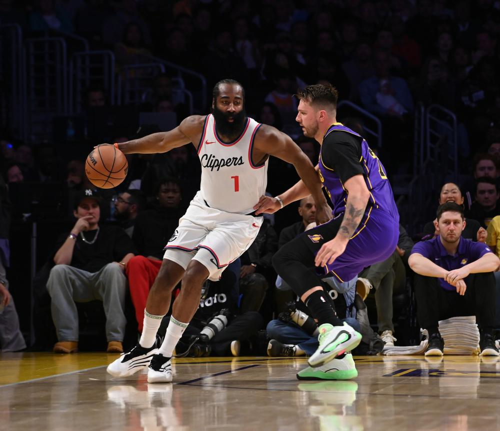 员因伤病而 员因伤病而