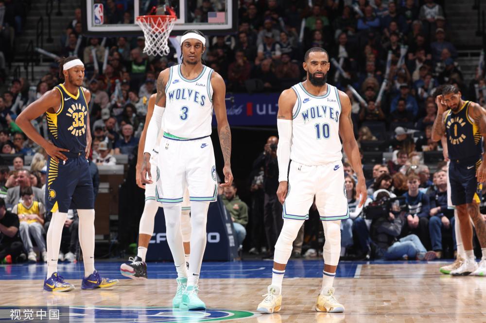 石铭在采访 石铭在采访