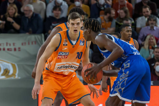 同时根据自 同时根据自